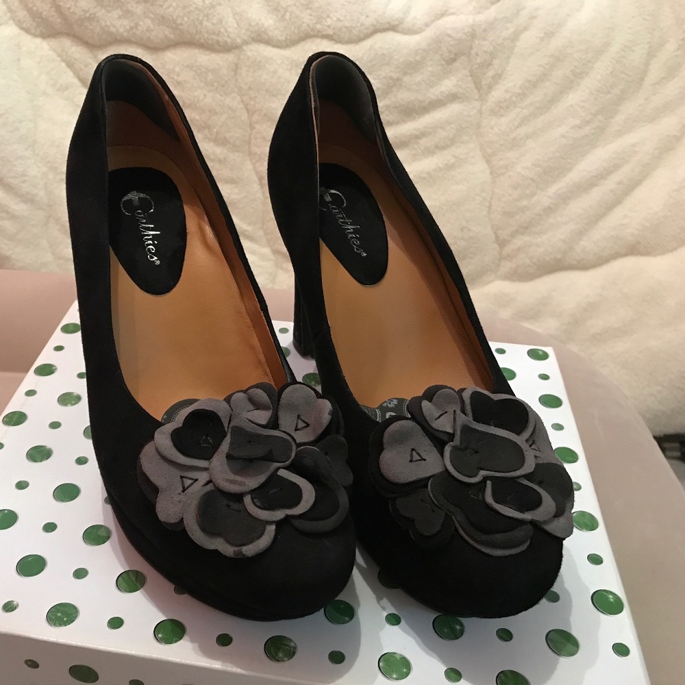 Black Suede Pumps w/ Suede Heart  Appliqué